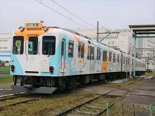 電車ラッピング広告 車体広告 費用や山手線の事例など 広告 媒体資料を探すならビズパ
