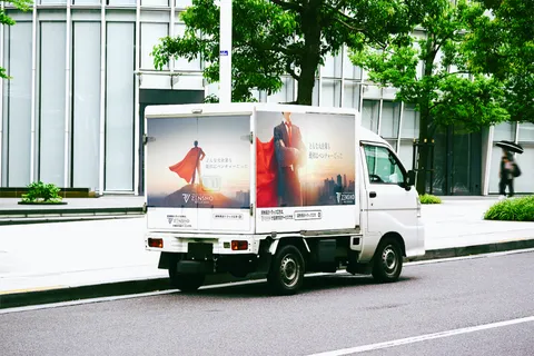 差別化で目立つ！走る広告！貨物トラック広告：トラミル（軽 