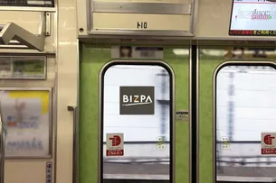 大阪メトロ ドアガラスステッカー M P枠 広告掲載について 広告 媒体資料を探すならビズパ